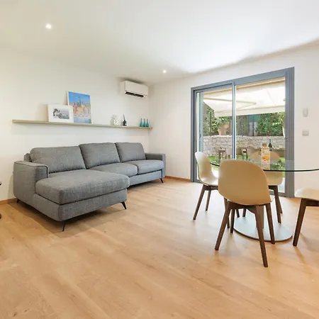 Apartament Callista Mentona